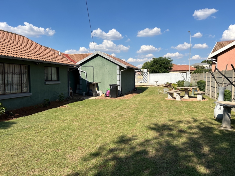 3 Bedroom Property for Sale in Crystal Park Gauteng