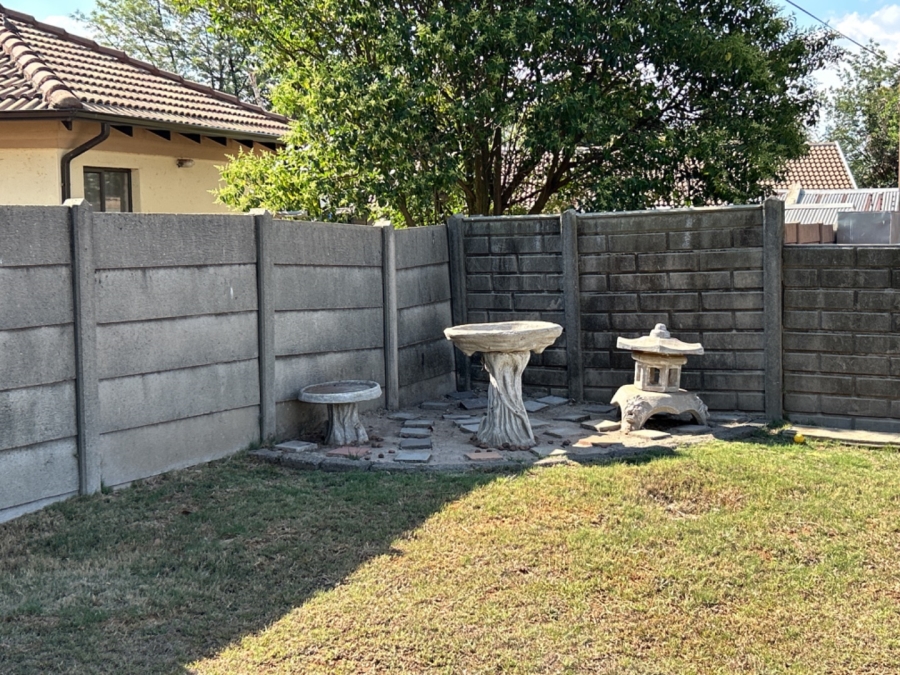 3 Bedroom Property for Sale in Crystal Park Gauteng