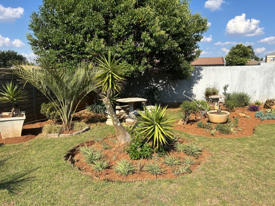 3 Bedroom Property for Sale in Crystal Park Gauteng