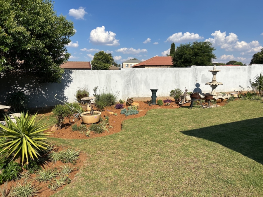 3 Bedroom Property for Sale in Crystal Park Gauteng