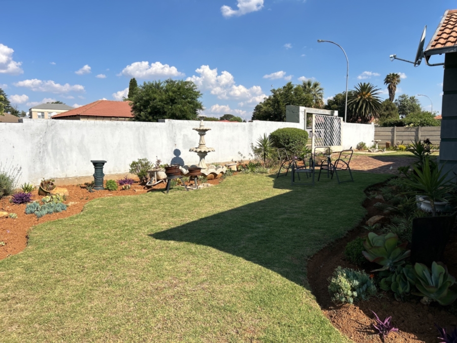 3 Bedroom Property for Sale in Crystal Park Gauteng