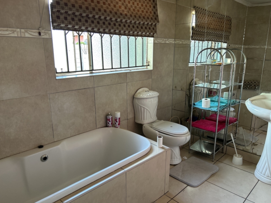 3 Bedroom Property for Sale in Crystal Park Gauteng