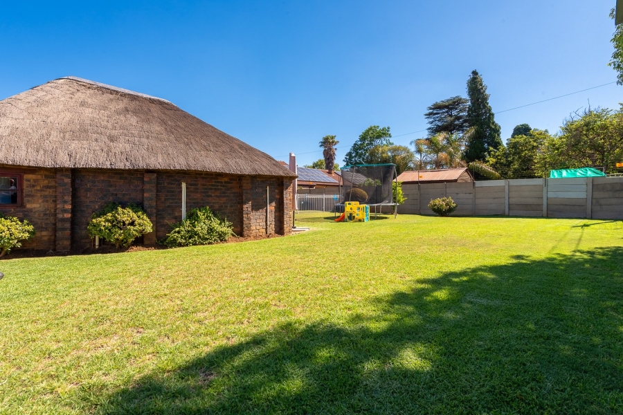 To Let 7 Bedroom Property for Rent in Brackenhurst Gauteng