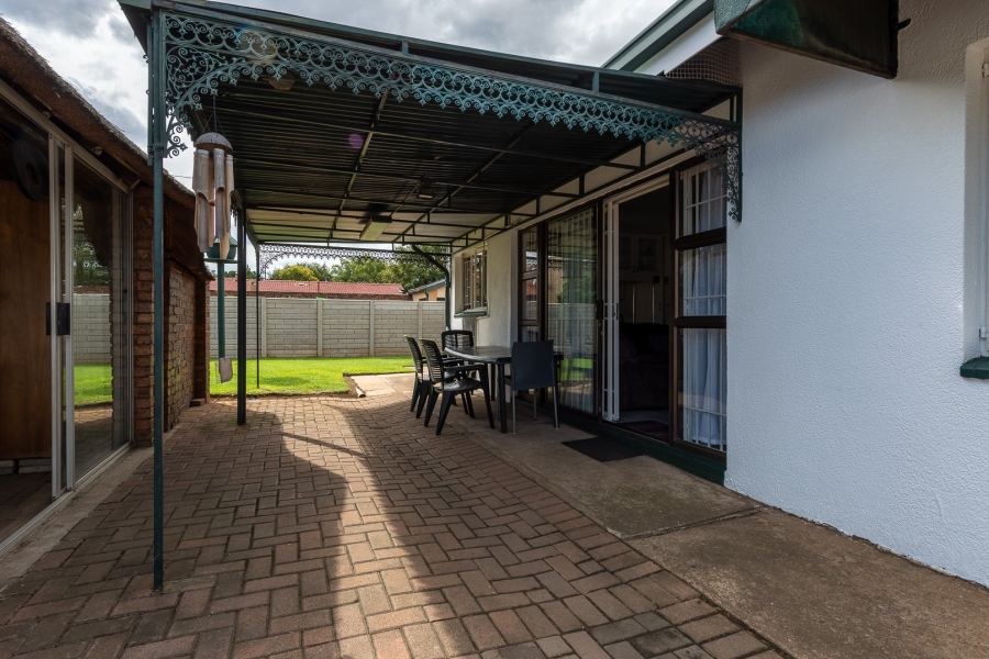 To Let 7 Bedroom Property for Rent in Brackenhurst Gauteng