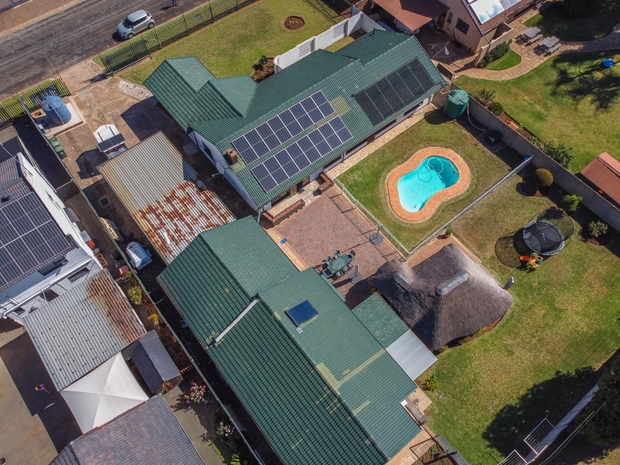 To Let 7 Bedroom Property for Rent in Brackenhurst Gauteng