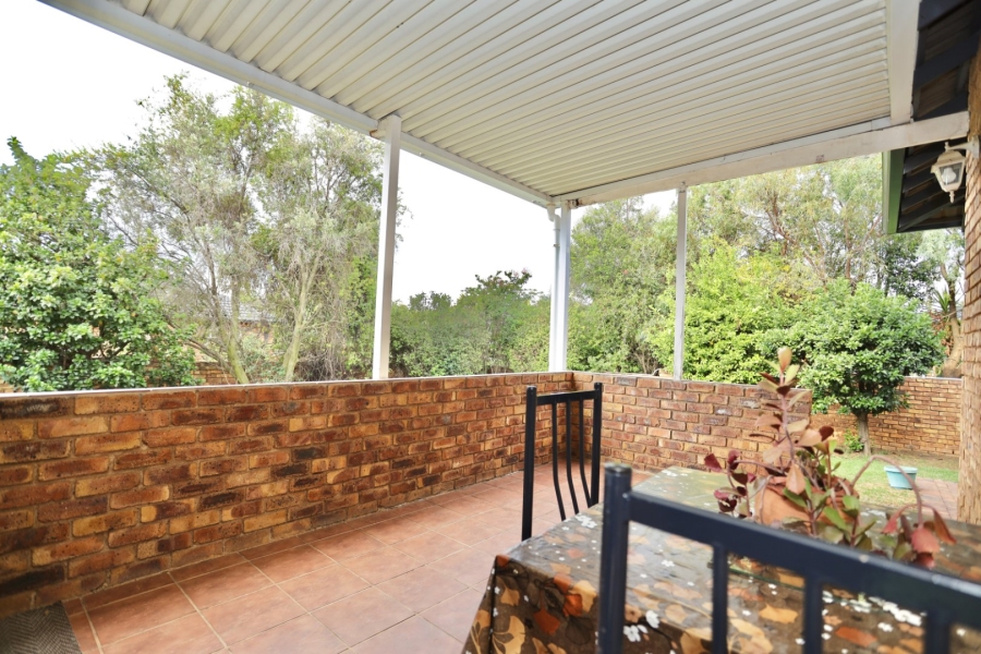 3 Bedroom Property for Sale in Radiokop Gauteng