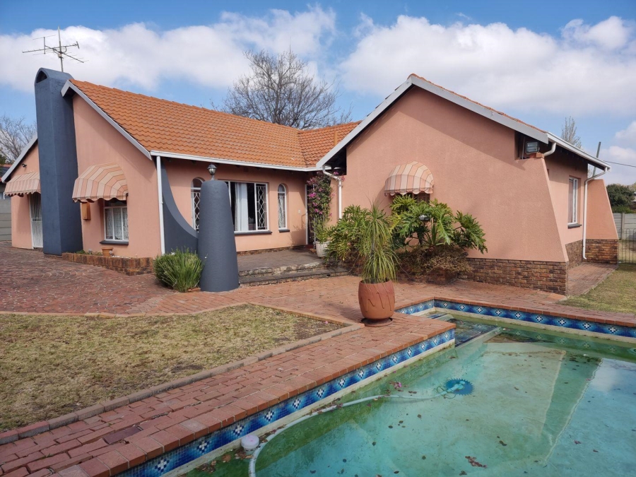 4 Bedroom Property for Sale in Isandovale Gauteng