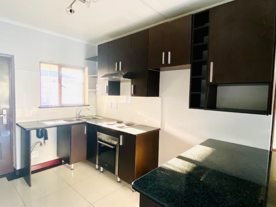 To Let 2 Bedroom Property for Rent in Noordwyk Gauteng