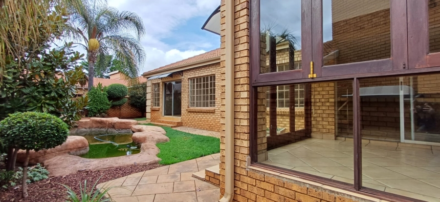 To Let 3 Bedroom Property for Rent in Eldoraigne Gauteng