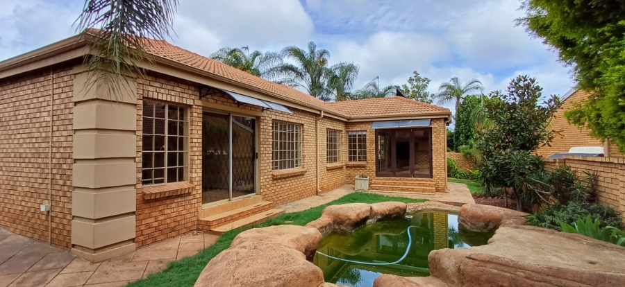 To Let 3 Bedroom Property for Rent in Eldoraigne Gauteng