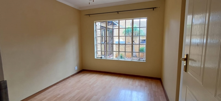 To Let 3 Bedroom Property for Rent in Eldoraigne Gauteng