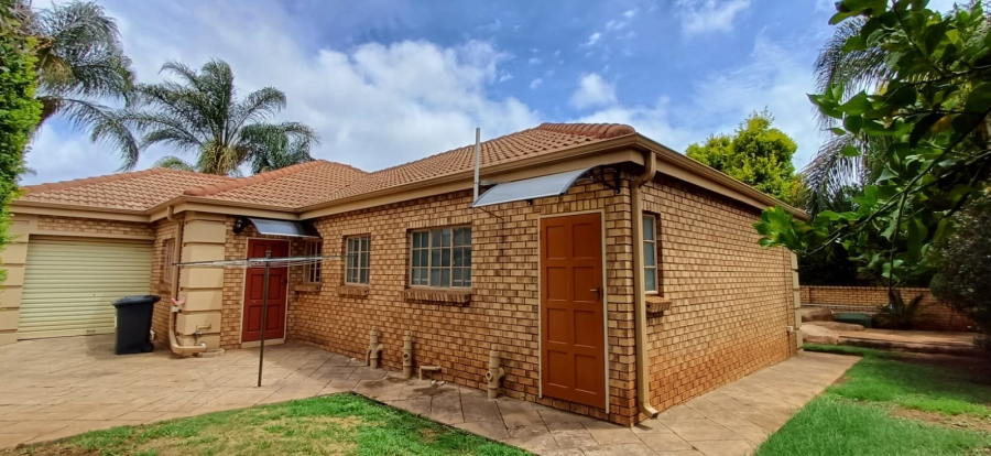 To Let 3 Bedroom Property for Rent in Eldoraigne Gauteng