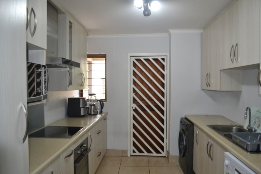 To Let 2 Bedroom Property for Rent in Craighall Gauteng