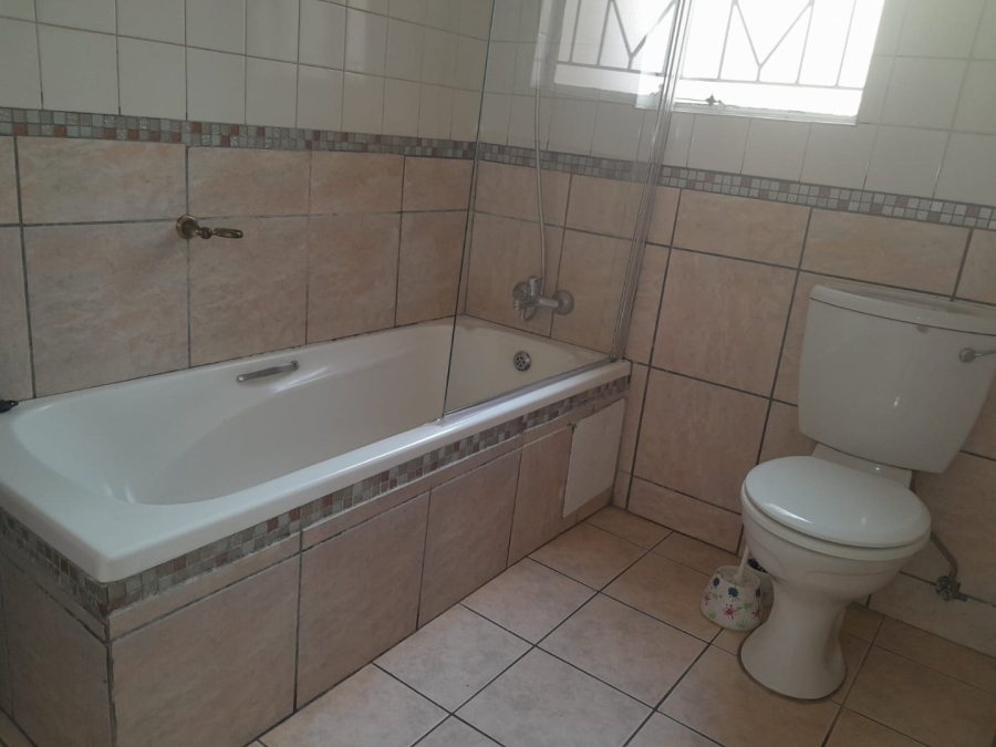 To Let 3 Bedroom Property for Rent in Weltevreden Park Gauteng