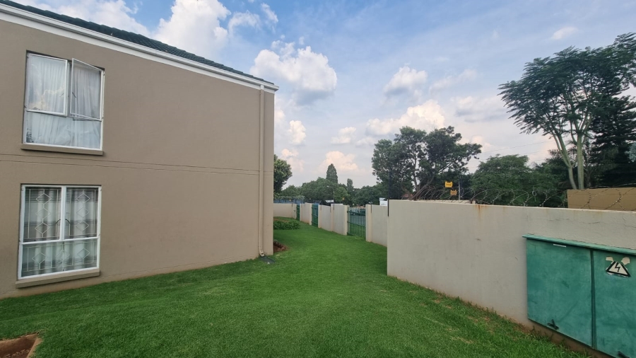 To Let 3 Bedroom Property for Rent in Weltevreden Park Gauteng