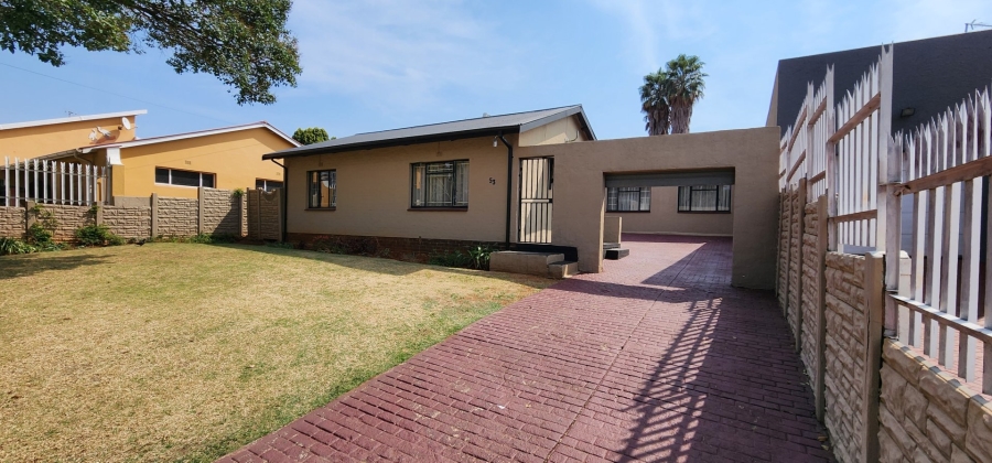 To Let 2 Bedroom Property for Rent in Bosmont Gauteng