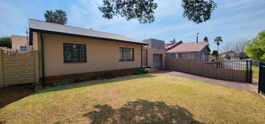 To Let 2 Bedroom Property for Rent in Bosmont Gauteng