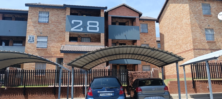 To Let 2 Bedroom Property for Rent in Noordwyk Gauteng