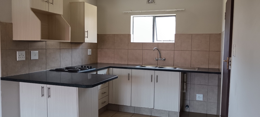 To Let 2 Bedroom Property for Rent in Noordwyk Gauteng