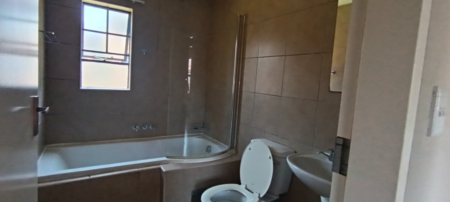 To Let 2 Bedroom Property for Rent in Noordwyk Gauteng