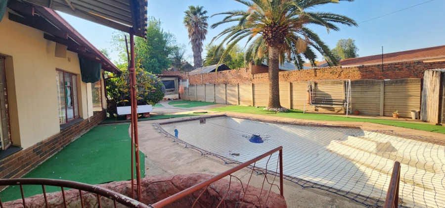 To Let 4 Bedroom Property for Rent in Erasmia Gauteng