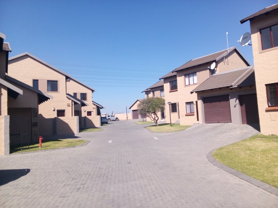 To Let 3 Bedroom Property for Rent in Carlswald Gauteng