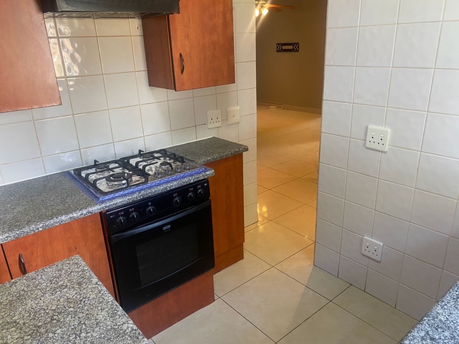 To Let 2 Bedroom Property for Rent in Crescent Wood Country Estate Gauteng