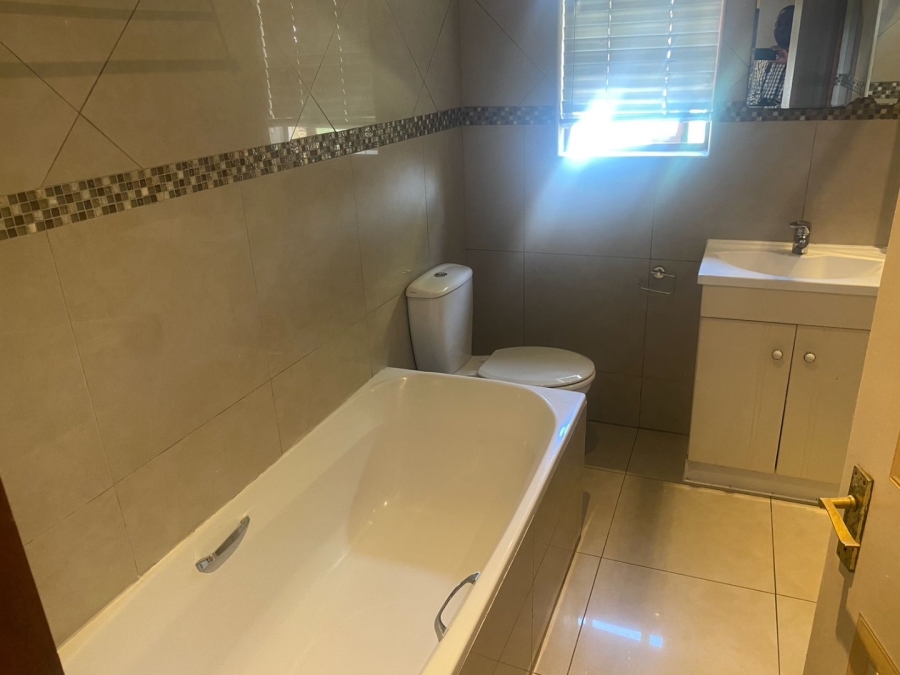 To Let 2 Bedroom Property for Rent in Crescent Wood Country Estate Gauteng