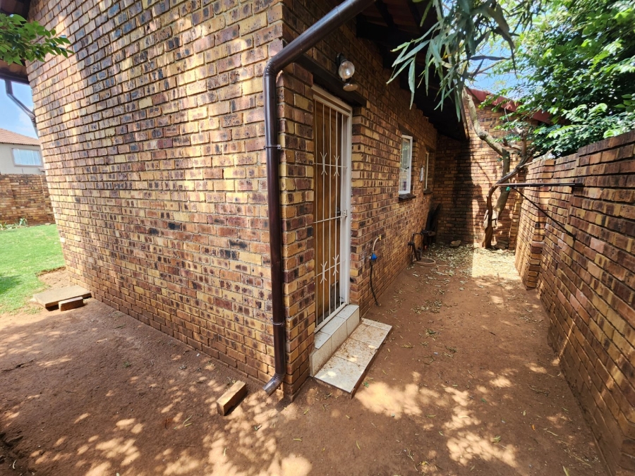 To Let 1 Bedroom Property for Rent in Terenure Gauteng