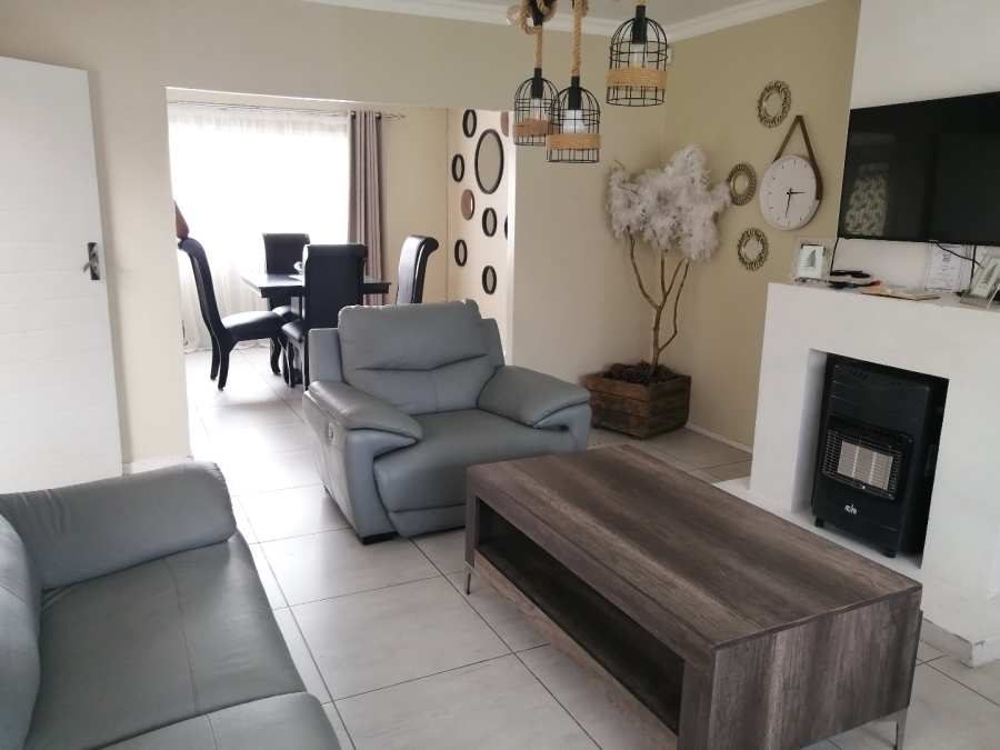 3 Bedroom Property for Sale in Lodeyko Gauteng