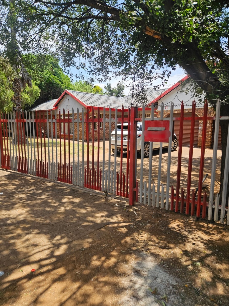 4 Bedroom Property for Sale in Vanderbijlpark Sw 2 Gauteng