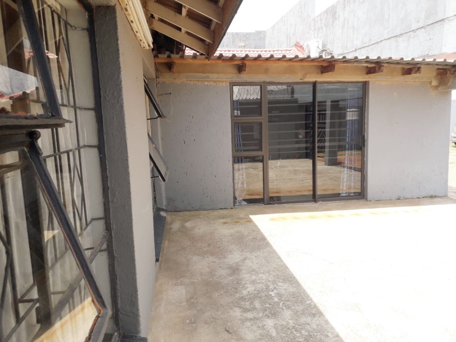 To Let commercial Property for Rent in Lenasia Ext 7 Gauteng