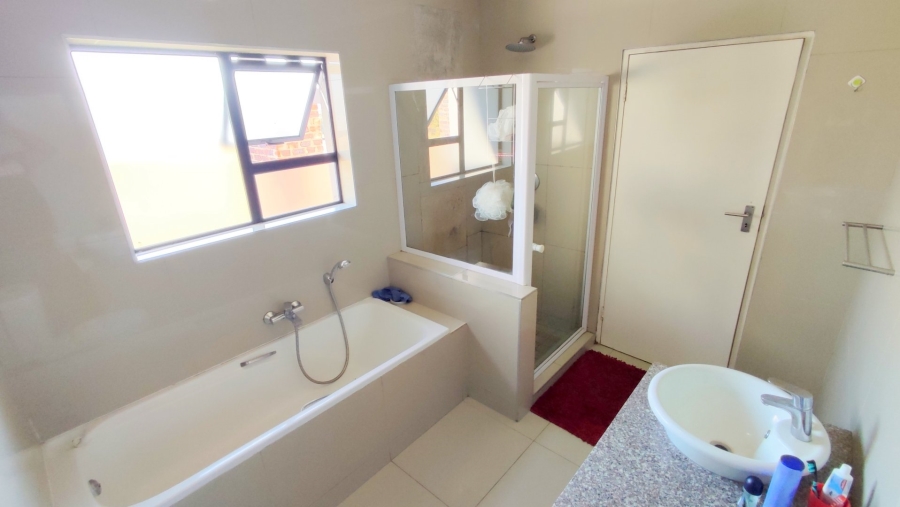 3 Bedroom Property for Sale in Heuwelsig Estate Gauteng