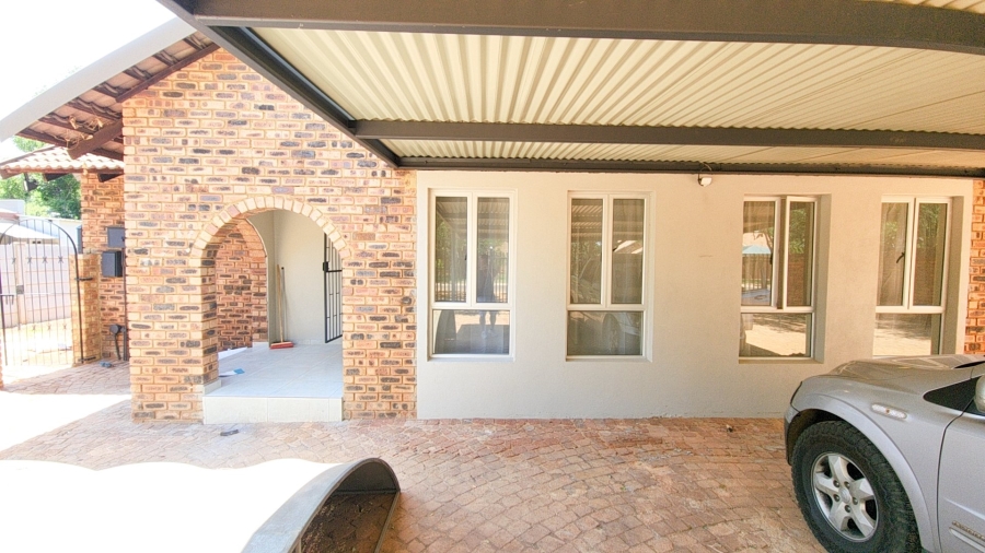 To Let 3 Bedroom Property for Rent in Waverley Gauteng