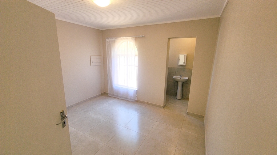 To Let 3 Bedroom Property for Rent in Waverley Gauteng