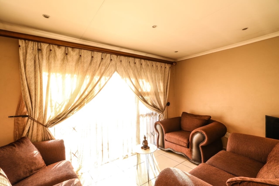 To Let 4 Bedroom Property for Rent in Reigerpark Gauteng