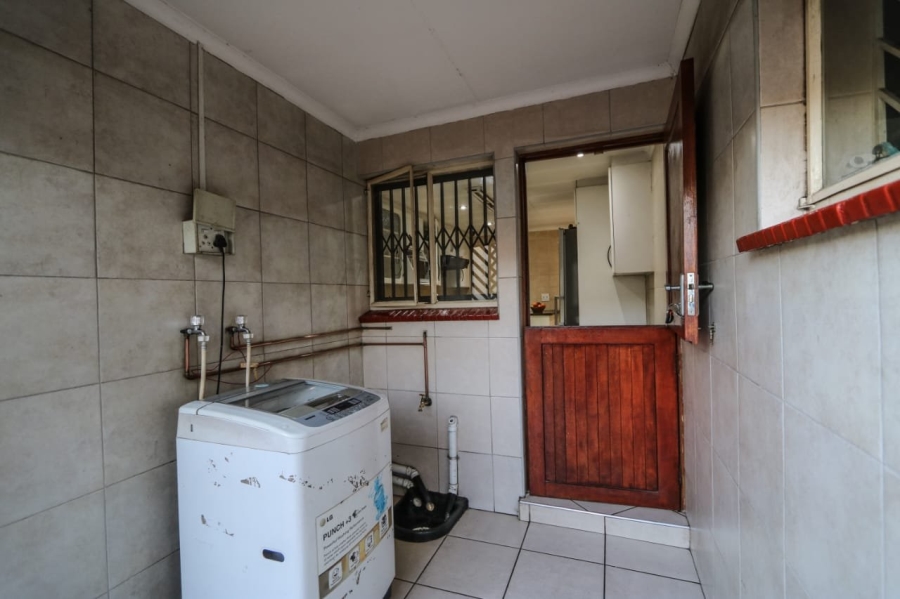 To Let 4 Bedroom Property for Rent in Reigerpark Gauteng