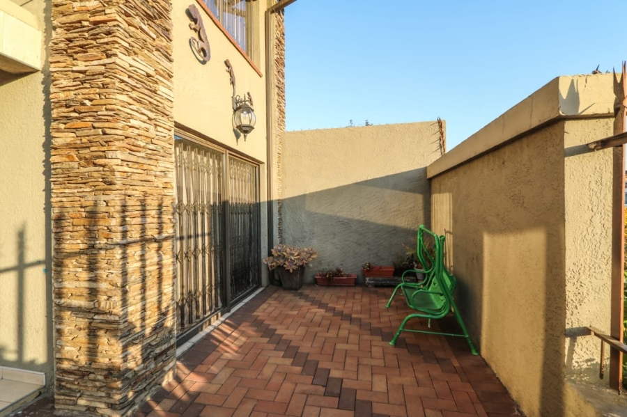 To Let 4 Bedroom Property for Rent in Reigerpark Gauteng