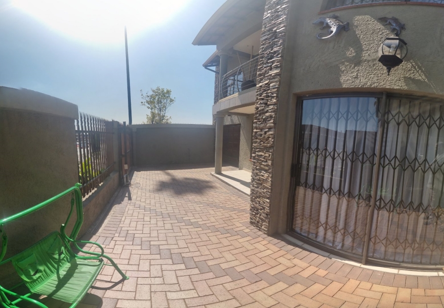 To Let 4 Bedroom Property for Rent in Reigerpark Gauteng