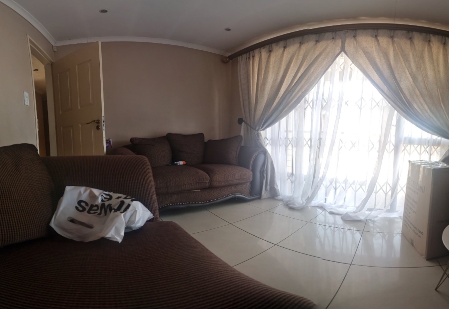 To Let 4 Bedroom Property for Rent in Reigerpark Gauteng