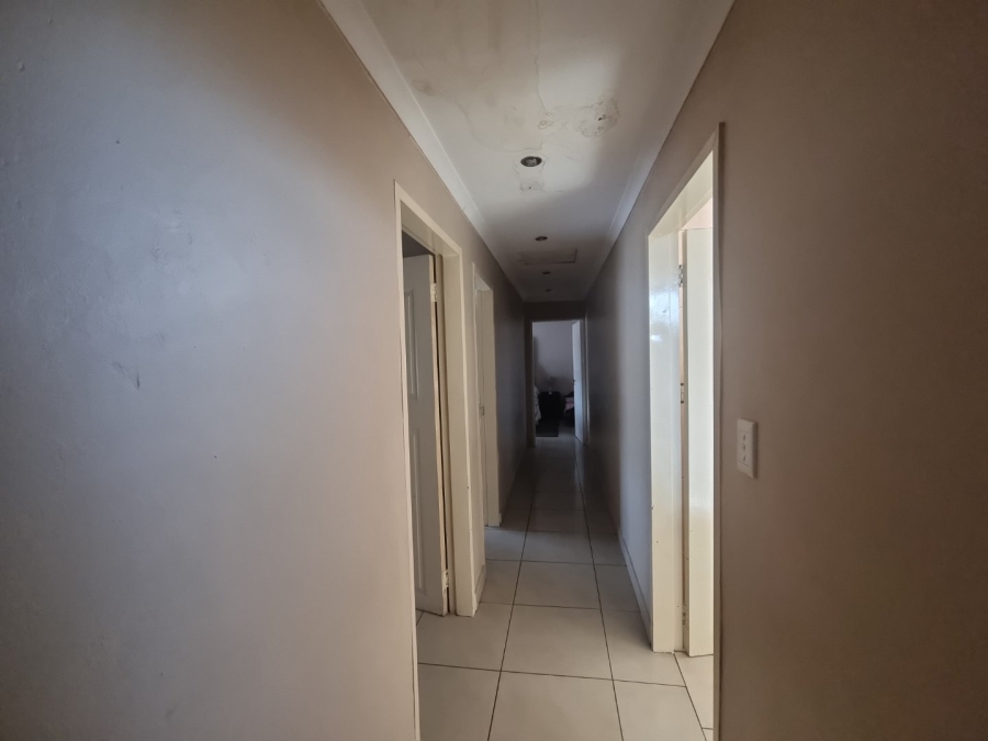 To Let 4 Bedroom Property for Rent in Reigerpark Gauteng