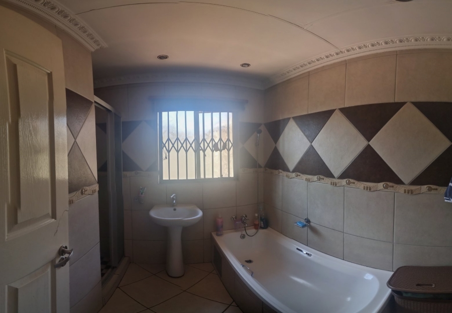 To Let 4 Bedroom Property for Rent in Reigerpark Gauteng