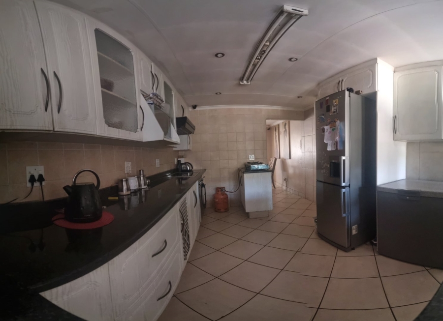 To Let 4 Bedroom Property for Rent in Reigerpark Gauteng