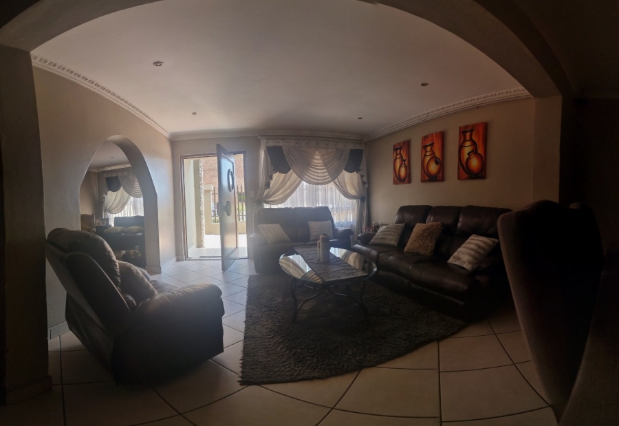 To Let 4 Bedroom Property for Rent in Reigerpark Gauteng