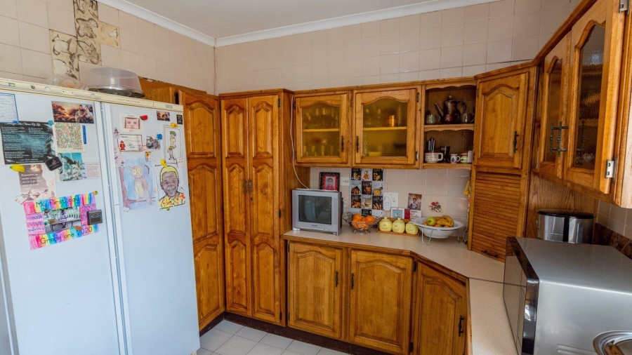 6 Bedroom Property for Sale in Lorentzville Gauteng