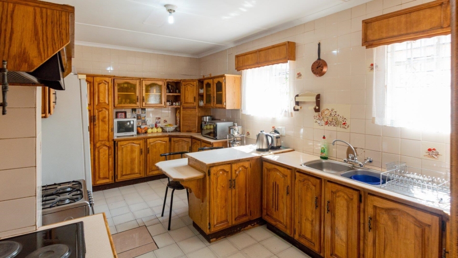 6 Bedroom Property for Sale in Lorentzville Gauteng