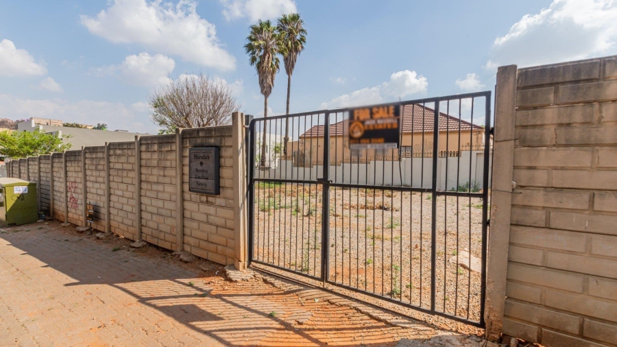 6 Bedroom Property for Sale in Lorentzville Gauteng