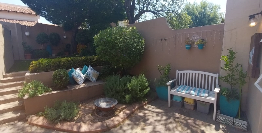 2 Bedroom Property for Sale in Lombardy East Gauteng