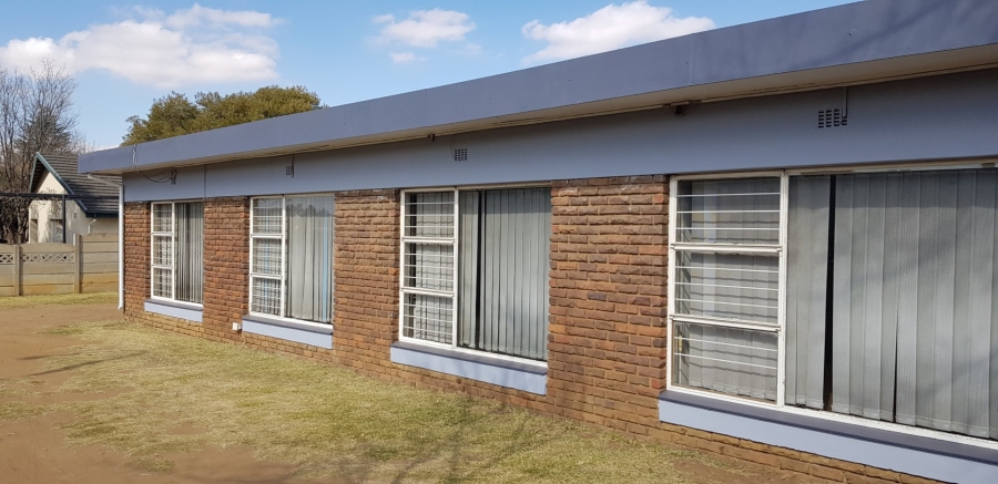 To Let commercial Property for Rent in Brackenhurst Gauteng