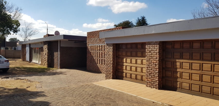 To Let commercial Property for Rent in Brackenhurst Gauteng